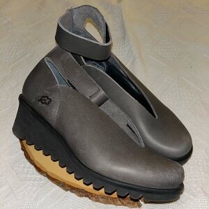 LOINTS of HOLLAND Selena Gray Leather Ankle Strap Wedge Heel Shoes Sz 38